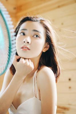 女人张开腿让男人添